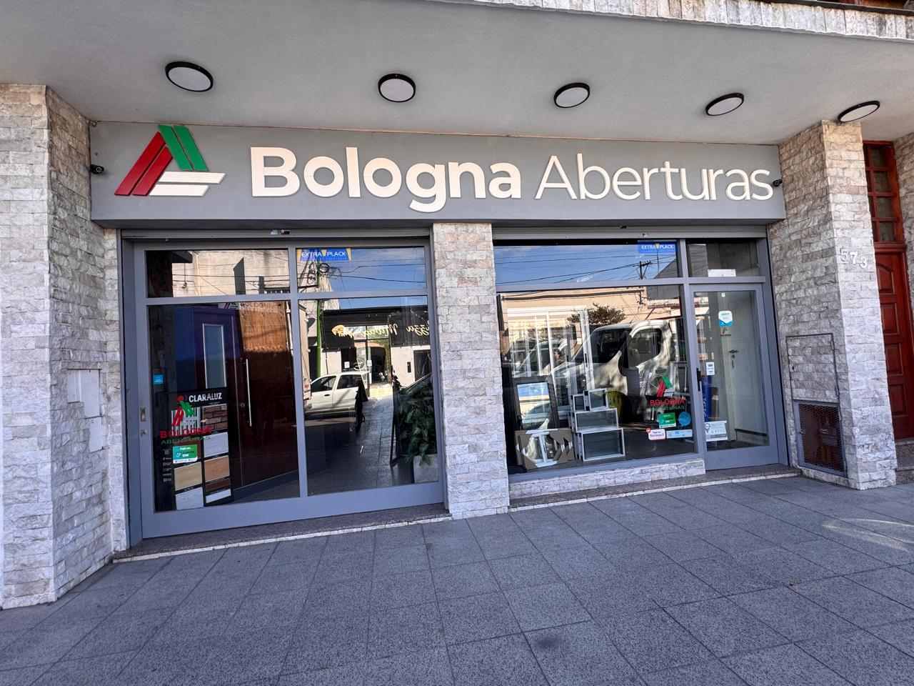 Frente del local Aberturas Bologna